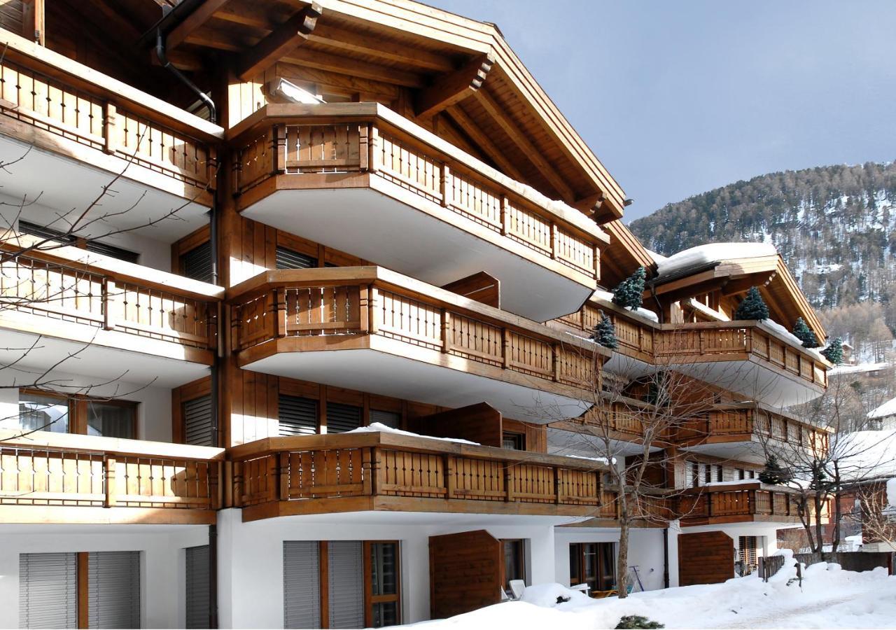 Everest Apartment